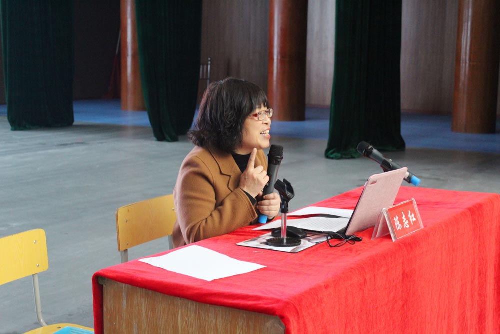 自知•自爱•自律——买球赛的app官网耒阳学院举行女生专题教育讲座