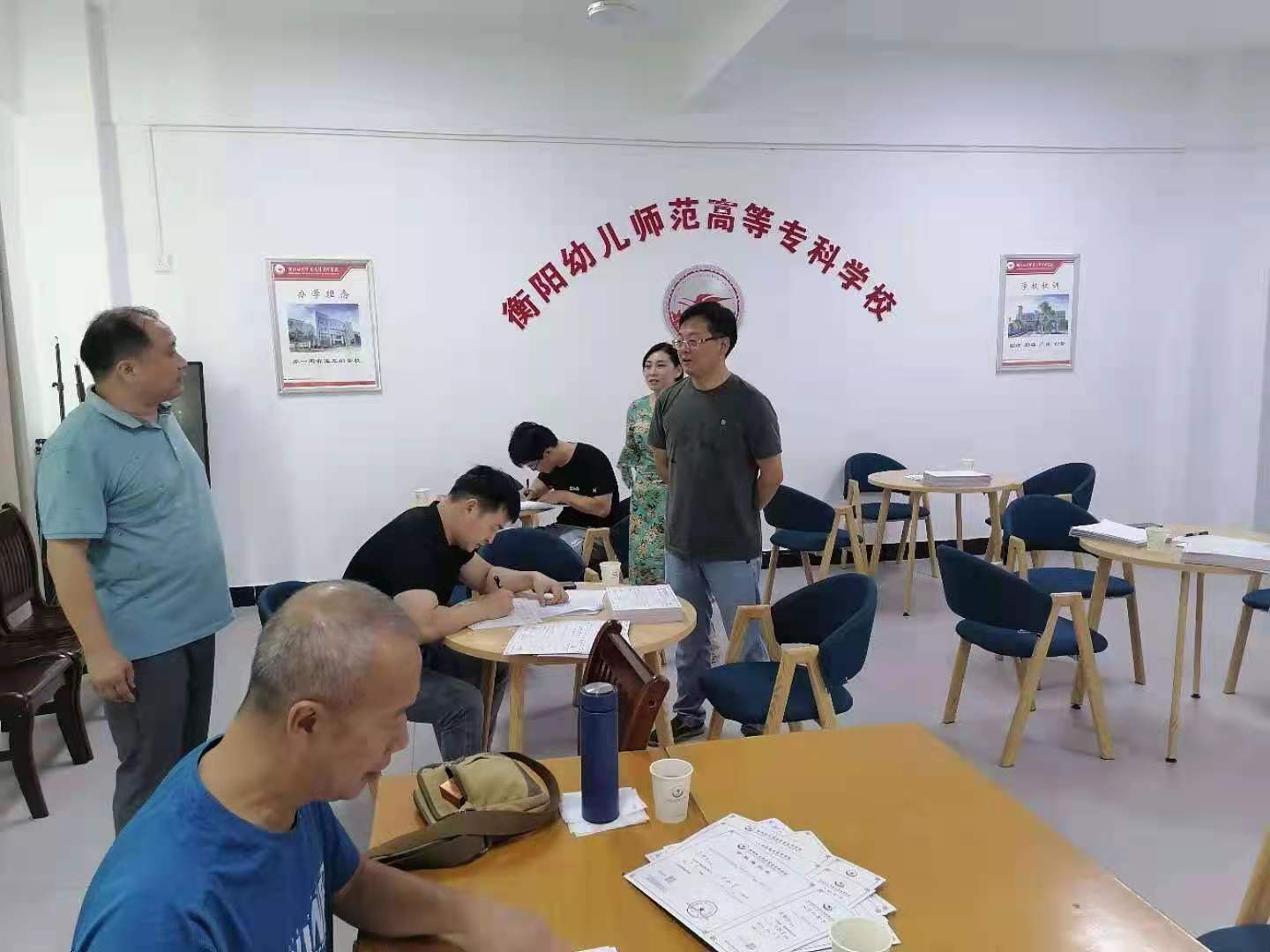 买球赛的app官网高考录取通知书 书写工作别有特色