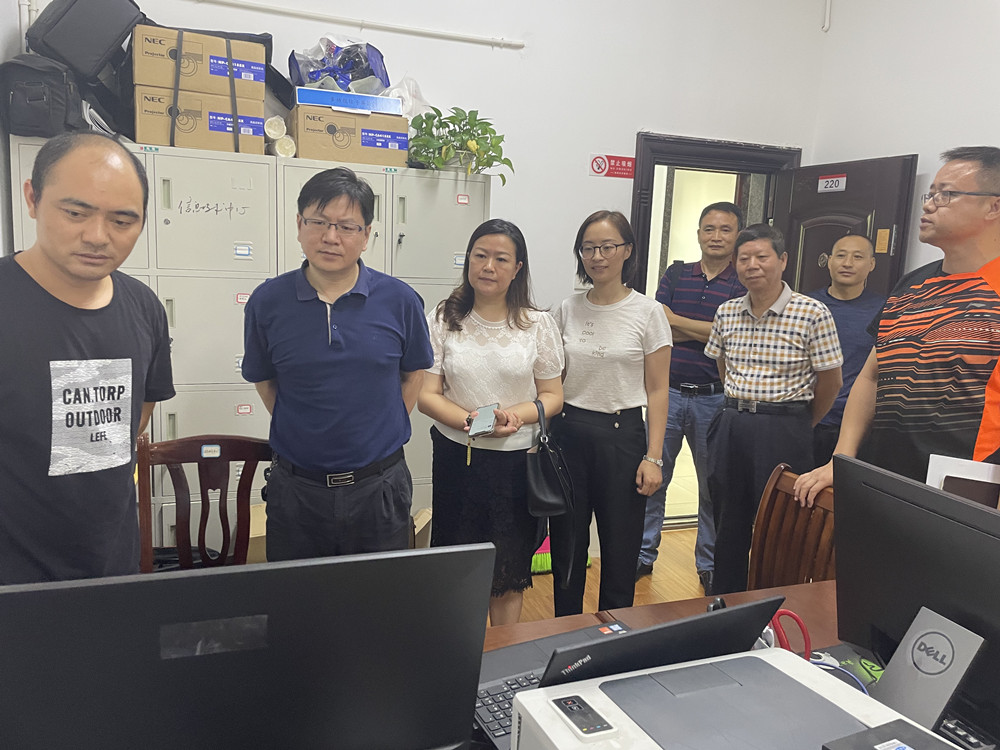 买球赛的app官网教育信息化试点项目 接受评估考察团考核验收