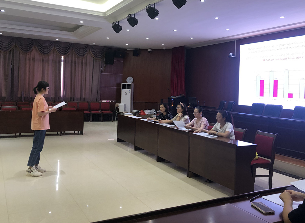 我校第一届技能节高职英语口语竞赛圆满收官