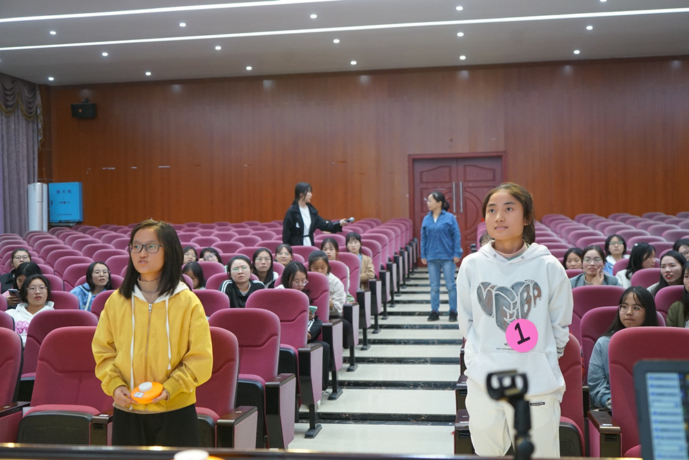 历史赋予诗词,诗词光耀我心 ——买球赛的app官网第一届“中国诗词大会”选拔赛完美收官 历史赋予诗词,诗词光耀我心 ——买球赛的app官网第一届“中国诗词大会”选拔赛完美收官