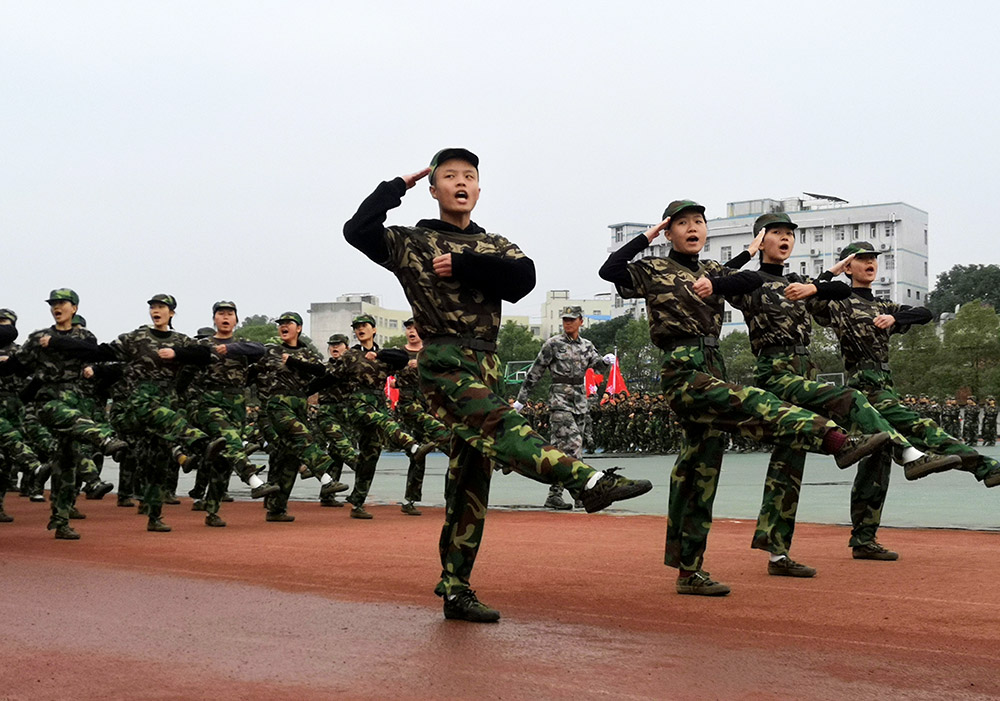 衡阳幼高专举行2021级新生军训汇报表演暨总结表彰大会 衡阳幼高专举行2021级新生军训汇报表演暨总结表彰大会