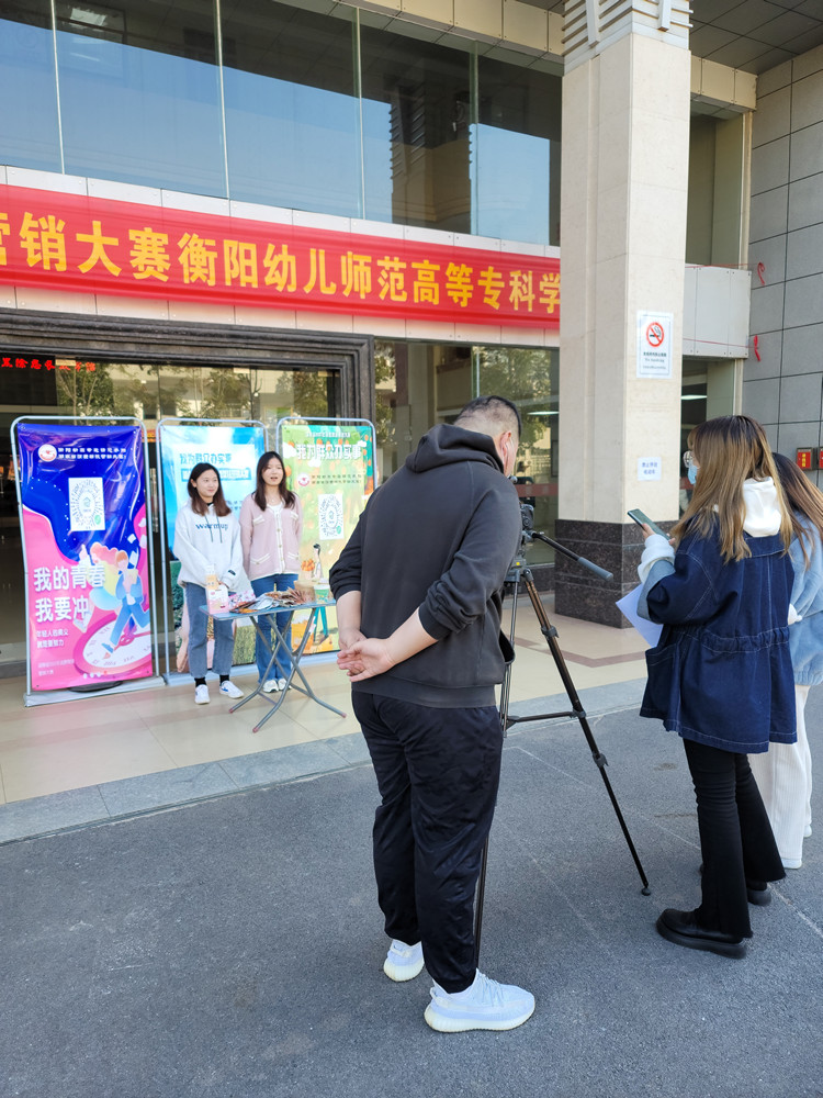 买球赛的app官网接受湖南广电公共频道消费扶贫大赛采访