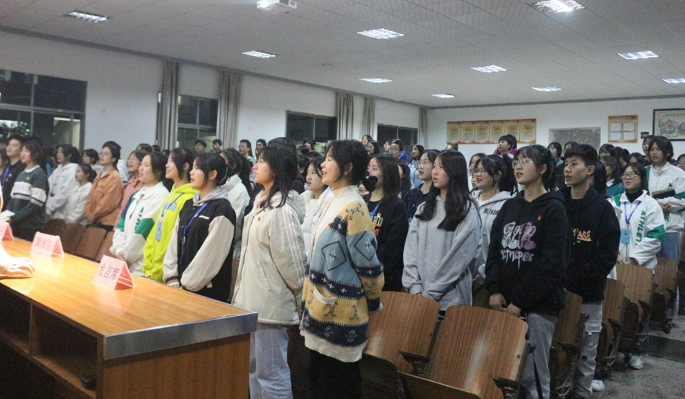 衡阳幼高专耒阳学院举行新团员入团宣誓仪式 衡阳幼高专耒阳学院举行新团员入团宣誓仪式