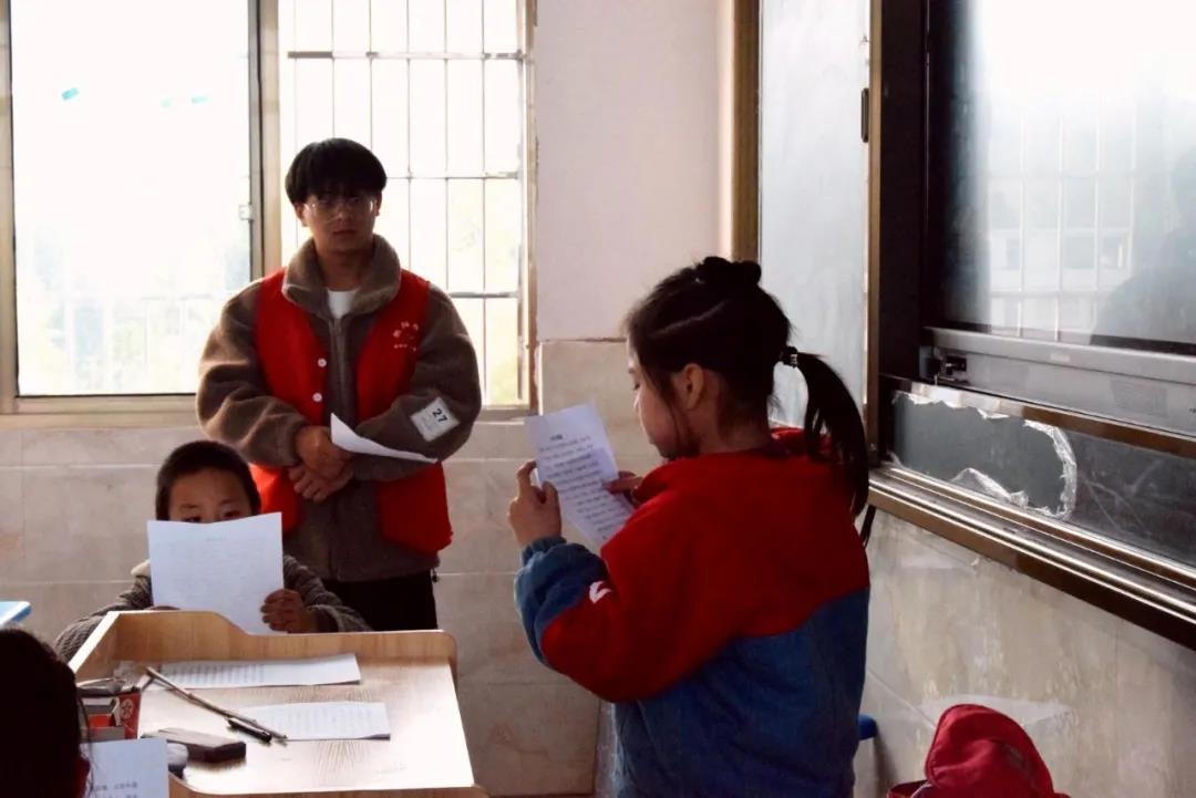 感动!他们一次次来村小支教 感动!他们一次次来村小支教