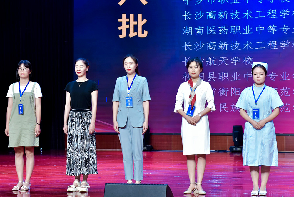 辛勤耕耘结硕果,奋力拼搏创辉煌 ——我校教师杨洁、曹蓓、方洁团队参加全国职业院校技能大赛教学能力比赛侧记 辛勤耕耘结硕果,奋力拼搏创辉煌 ——我校教师杨洁、曹蓓、方洁团队参加全国职业院校技能大赛教学能力比赛侧记