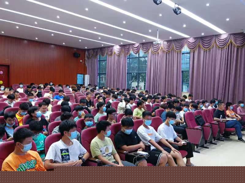 我校组织开展男性大学生健康教育专题讲座