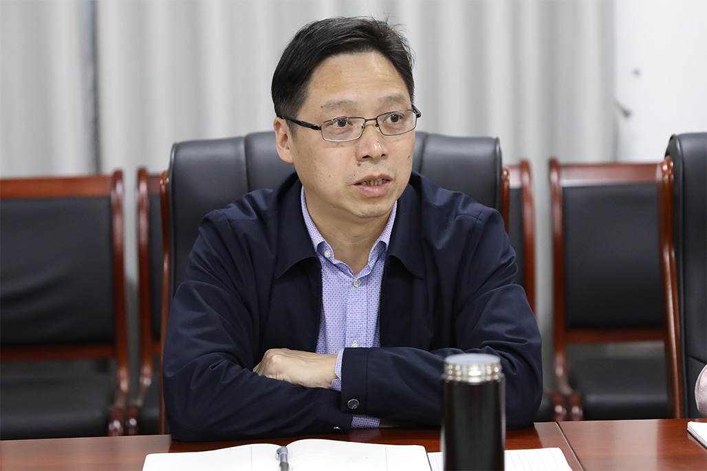 校党委书记李来清主持召开马克思主义学院教师座谈会 校党委书记李来清主持召开马克思主义学院教师座谈会