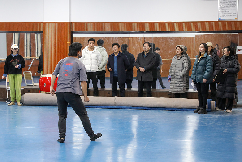 校长邓昌大看望慰问我校省职业院校技能竞赛备赛师生 校长邓昌大看望慰问我校省职业院校技能竞赛备赛师生