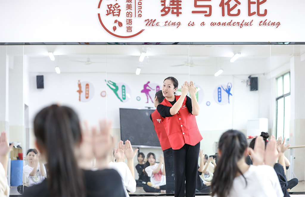 衡阳幼儿师专学前教育系赴衡南县茶市联合学校开展留守儿童结对帮扶工作 衡阳幼儿师专学前教育系赴衡南县茶市联合学校开展留守儿童结对帮扶工作