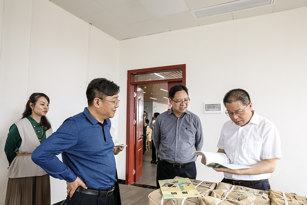 省委第二十六巡回指导组组长莅临我校指导工作 省委第二十六巡回指导组组长莅临我校指导工作