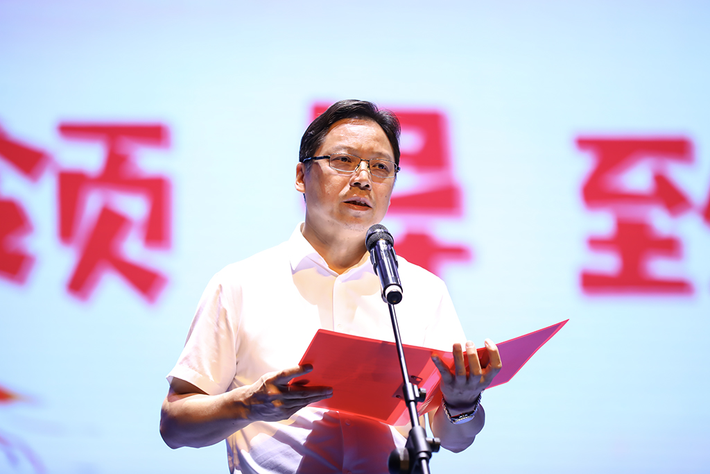 畅享六一 相伴成长——校领导与附属幼儿园师生共庆“六一” 畅享六一 相伴成长——校领导与附属幼儿园师生共庆“六一”