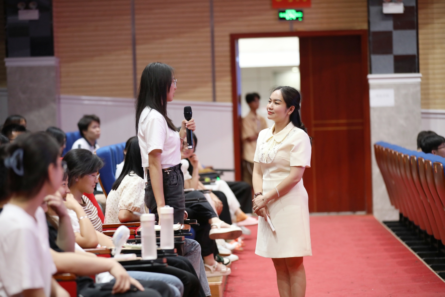 与名师对话|数信系举办教师专业成长专题讲座 与名师对话|数信系举办教师专业成长专题讲座